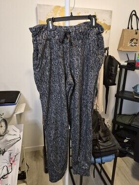 Lululemon blk/gray joggers